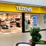 Wejście do sklepu Tezenis w Galerii Echo w Kielcach, widok od strony korytarza