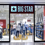 Wejście do sklepu Big Star w Galerii Echo w Kielcach, widok od strony korytarza