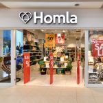Wejście do sklepu Homla w Galerii Echo w Kielcach, widok od strony korytarza
