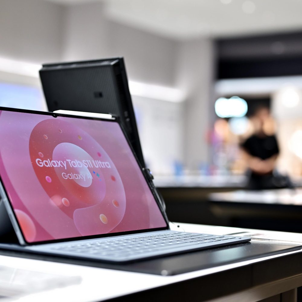 Wnętrze sklepu Samsung Brand Store w Galerii Echo w Kielcach.