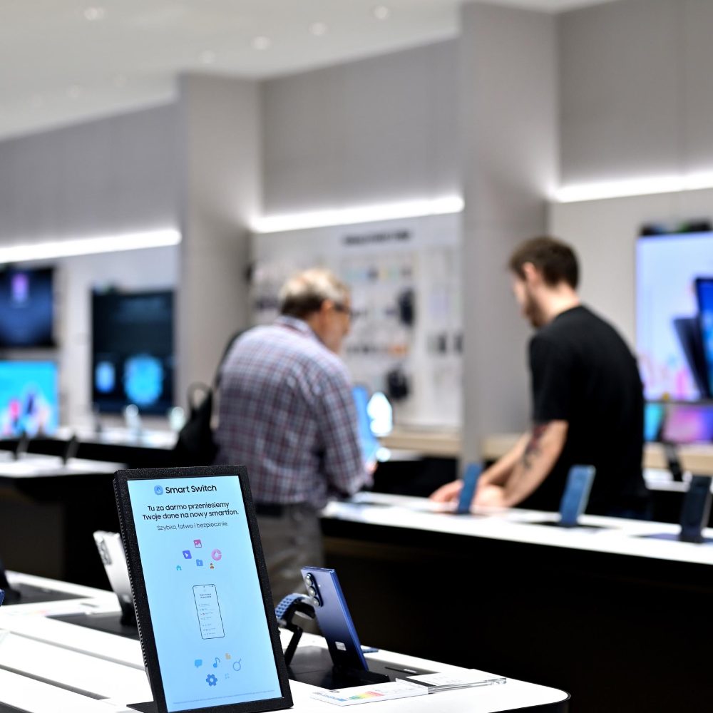 Wnętrze sklepu Samsung Brand Store w Galerii Echo w Kielcach.