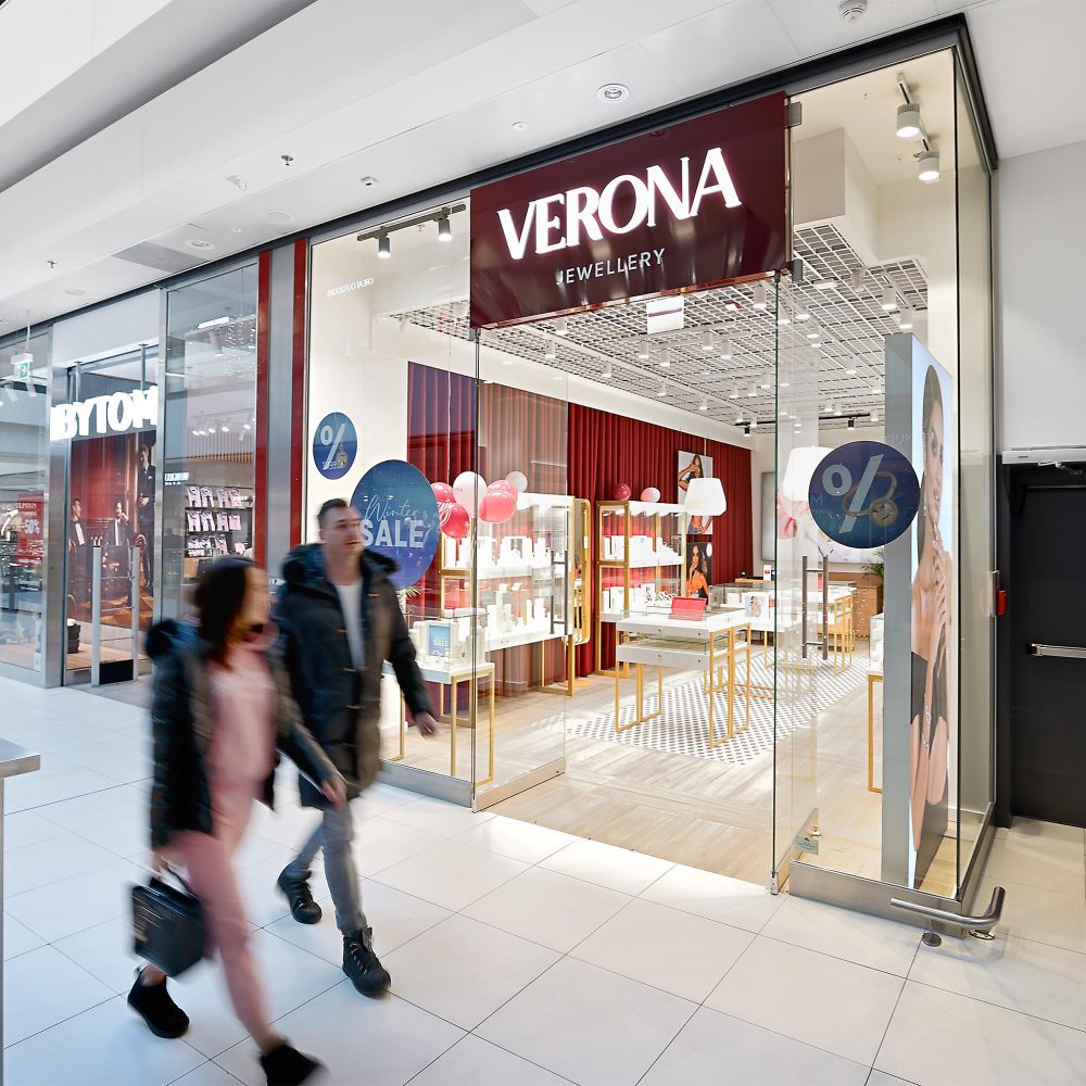 Wejście do sklepu Verona w Galerii Echo w Kielcach, widok od strony korytarza